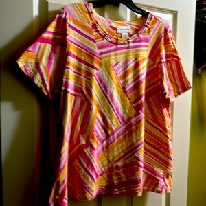 Alfred Dunner XLG top short sleeve light weight. Orange/Pink/White